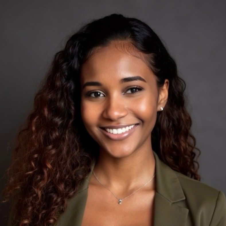Lenora Surage Headshot